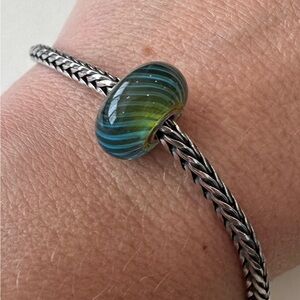 Trollbeads Blue-green feather glass bead